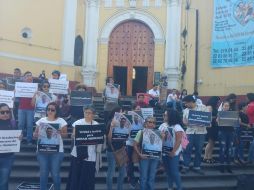 Activistas protestan en la plaza Lerdo, frente al palacio de gobierno de Veracruz, luego de que se diera a conocer el deceso de Abiram Hernández. TWITTER/@Inoceencio