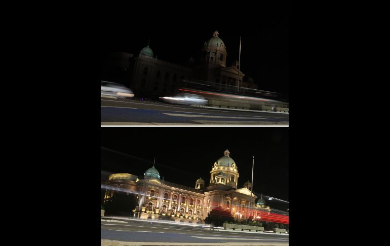 En la capital de Belgrado, Serbia, el edificio de la Asamblea Nacional lució a oscuras la noche del sábado. AFP / O. BUNIC