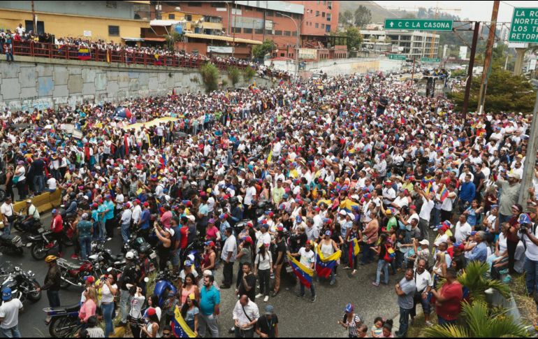 Simpatizantes de Juan Guaidó se manifiestan en San Antonio, Estado de Miranda. EFE