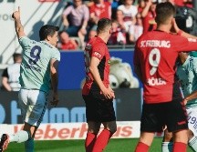 En la reñida Bundesliga el Bayern puso en riesgo sus posibilidades por el título. AFP