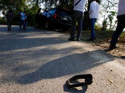 Pedazos de plástico quedaron en el tramo de la carretera de Huejutla, Hidalgo, a Tamazunchale, San Luis Potosí, debido al percance. NTX/J. Lira