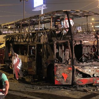 Incendio de autobús en Perú deja 17 muertos