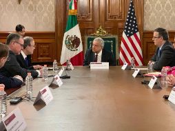 La reunión de López Obrador con los legisladores de EU se da en medio de recientes cruces de declaraciones entre los dos Gobiernos por el tema migratorio. TWITTER/@lopezobrador_
