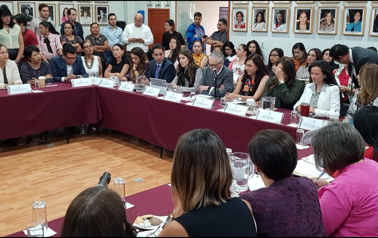 En la mesa de trabajo participaron 58 mujeres de diferentes colectivos; el martes continuará el diálogo. EL INFORMADOR / R. Rivas