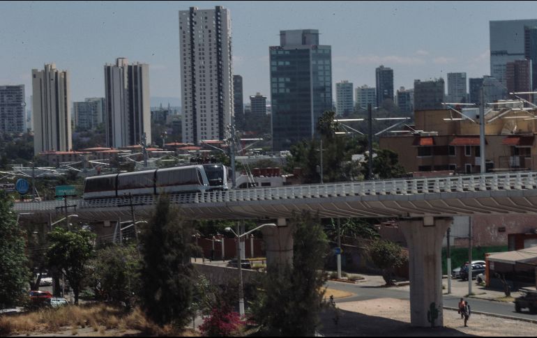 Xavier Orendáin, presidente de la Canaco, aseguró que los comerciantes trabajan para impulsar la mejora del estado de calles y pasos peatonales. EL INFORMADOR/ARCHIVO