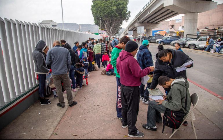 Entre 2005 y 2010 el número de mexicanos repatriados alcanzó 824 mil personas, mientras que entre 2010 y 2015 bajó a 443 mil migrantes retornados. EFE/ARCHIVO