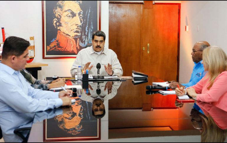 Nicolás Maduro habla desde el Palacio de Miraflores durante un anuncio transmitido de forma obligatoria por radio y televisión. AFP/Presidencia de Venezuela