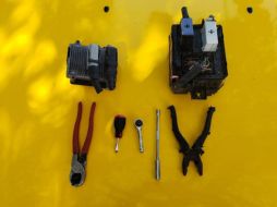 Los detenidos ya le habían quitado la caja de fusibles y la computadora al automotor. ESPECIAL / Policía de Guadalajara