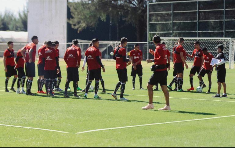 El equipo se notó más relajado en su entrenamiento luego de la victoria ante Santos. EL INFORMADOR / G. Gallo