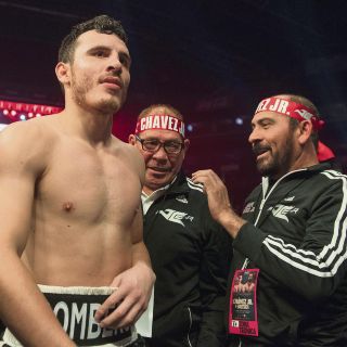 Omar Chávez quiere salir con el brazo en alto