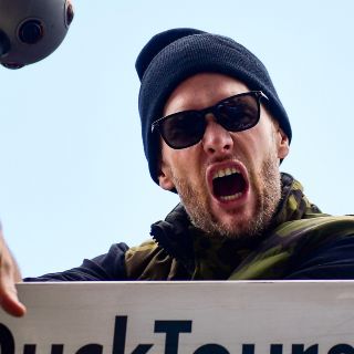 Tom Brady bromea con su supuesto retiro