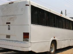 Tres vehículos particulares posiblemente custodiaban los vehículos pesados que llevaban a 181 adultos y 157 menores de edad, entre ellos, hondureños, guatemaltecos, salvadoreños, nicaragüenses y un cubano. TWITTER / @FGRMexico