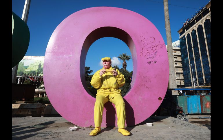 El excéntrico hombre no ha revelado los motivos de su elección por el color. AFP/L. Beshara