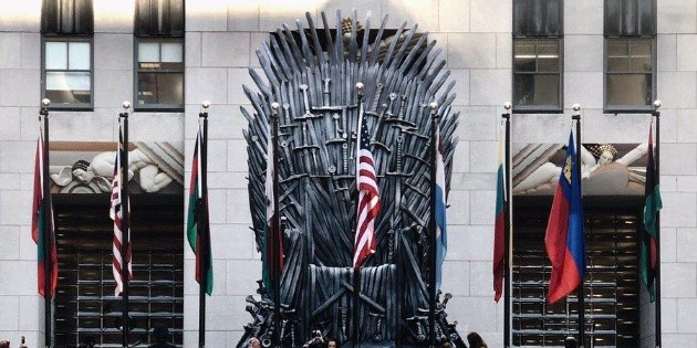 Instalan trono gigante en Nueva York para estreno de "Game of Thrones"