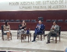 La presentación del libro fue encabezada por la magistrada Verónica Ucaranza y también participó el magistrado Antonio Fierros Ramírez. EL INFORMADOR / S. Blanco