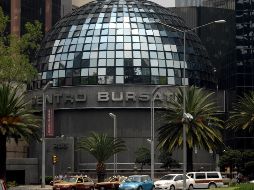 En la plaza bursátil local se operó un volumen de 228.5 millones de títulos, por un importe económico de siete mil 703.8 millones de pesos. NTX/ARCHIVO