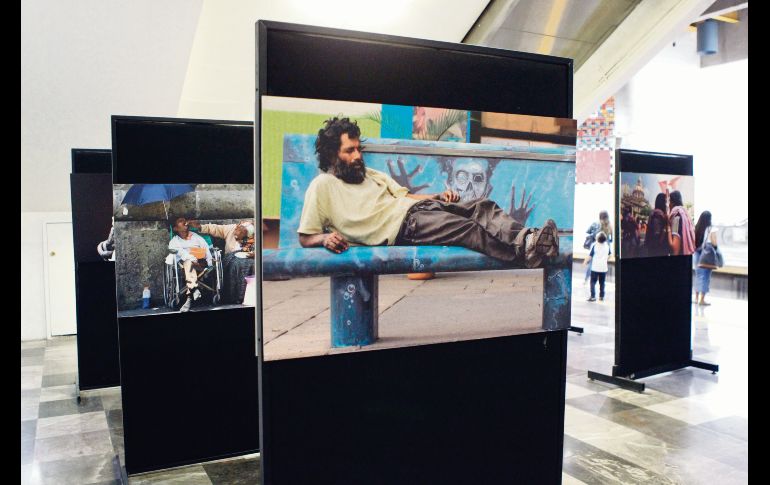 La exposición busca dar un reflejo de lo cotidiano de las personas tan diferentes entre sí, pero que conviven en un mismo espacio público. EL INFORMADOR / A. Camacho.
