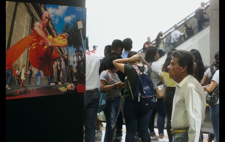 Los oficios y vendedores ambulantes son un retrato cotidiano en las calles de Guadalajara. EL INFORMADOR / A. Camacho