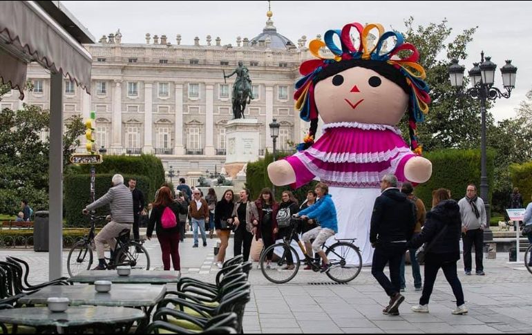 La muñeca artesanal indígena podría hacer un segundo recorrido por diversas ciudades del mundo, pero es algo que aún no está definido. FACEBOOK / Gobierno del Estado de Querétaro