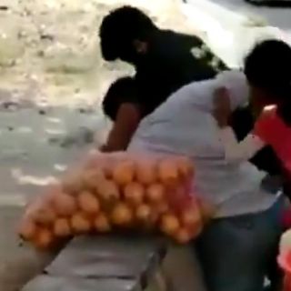 Familia de hondureños golpea a comerciantes mexicanos en Chiapas