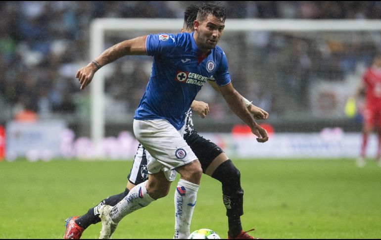 Los aficionados celestes piden en broma un intercambio de Cauteruccio por Messi. MEXSPORT/ARCHIVO