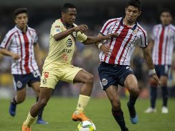 Molina (D) pide el apoyo de la afición rojiblanca, que tendrá boletos al dos por uno el próximo sábado, cuando el Rebaño reciba a Lobos BUAP. MEXSPORT / ARCHIVO