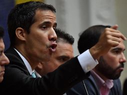 Juan Guaidó, reconocido como presidente por EU, habla en la Asamblea Nacional durante el 
