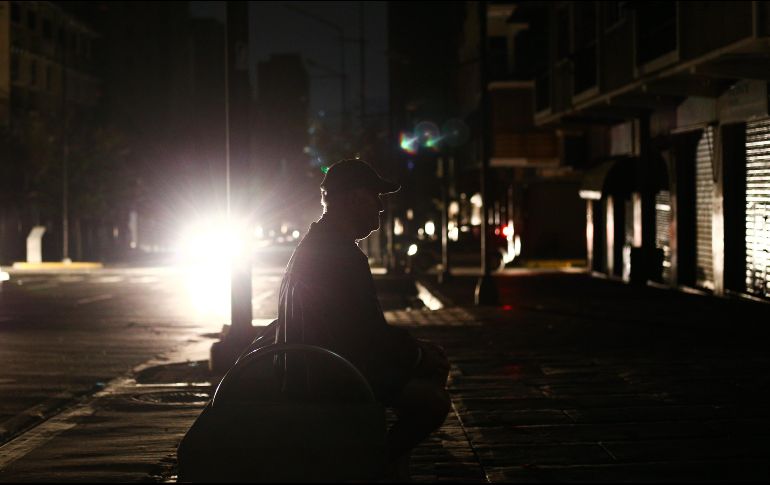 Los cortes programados son la respuesta del gobierno ante la crisis eléctrica que se atraviesa desde el 7 de marzo cuando inició una secuencia de apagones que ha paralizado a Venezuela. AFP / ARCHIVO