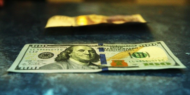 D&oacute;lar desciende, se vende hasta en 19.46 pesos en bancos