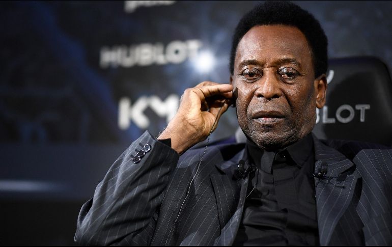 Luego de participar en un acto promocional el martes en París con el francés Kylian Mbappé, Pelé fue hospitalizado. AFP / ARCHIVO