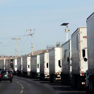 Fotogalería: Padecen por largas filas en cruces fronterizos