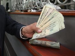 El billete verde se compró en un mínimo de 17.95 pesos. EL INFORMADOR/ARCHIVO