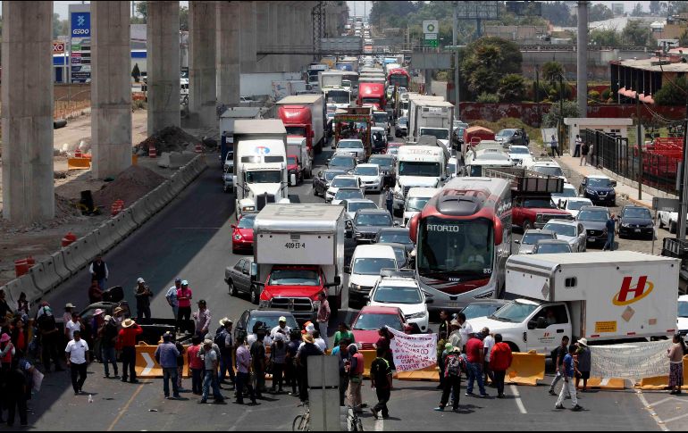 Habitantes de San Pedro Cholula impidieron el tránsito en la carretera. SUN / J. Alvarado