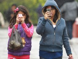  Detalló que más del 60% de los niños y adolescentes, y cerca del 50% de los adultos, pasan más de dos horas diarias frente a una pantalla. EL INFORMADOR/ ARCHIVO