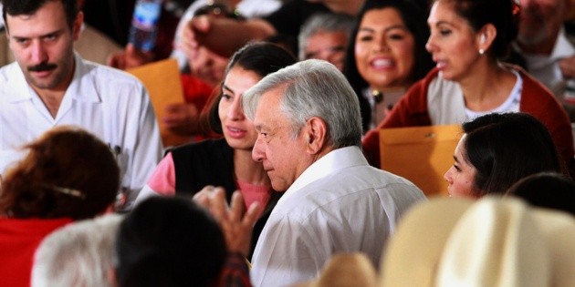 L&oacute;pez Obrador anuncia federalizaci&oacute;n del sistema de salud