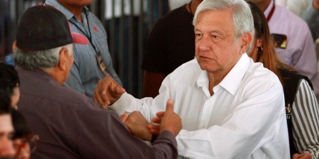 L&oacute;pez Obrador anuncia guardia para proteger a Fox