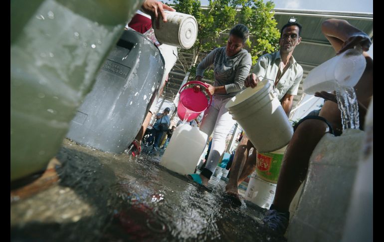 El acceso al agua potable en los hogares de Venezuela es complicado por causa de los apagones intermitentes que registra aquel país. EFE