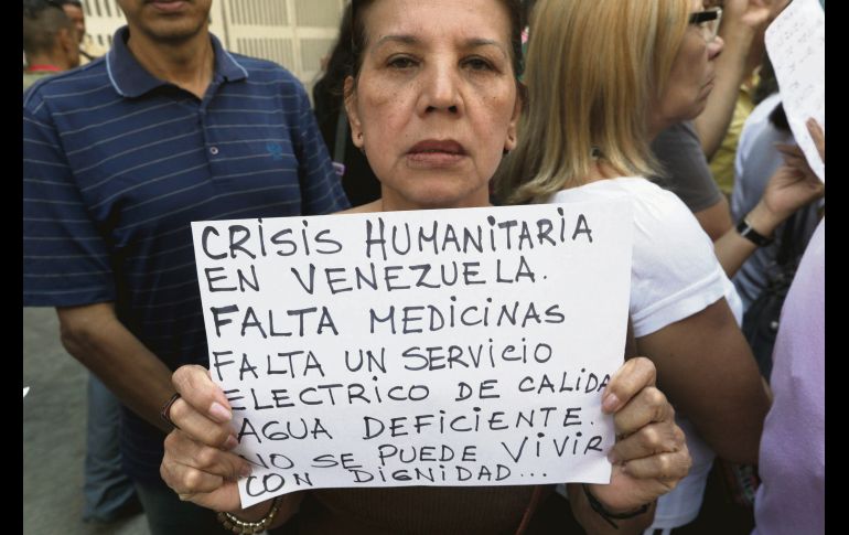Trabajadores del Hospital infantil J.M. de los Ríos exigen el ingreso de ayuda humanitaria. EFE