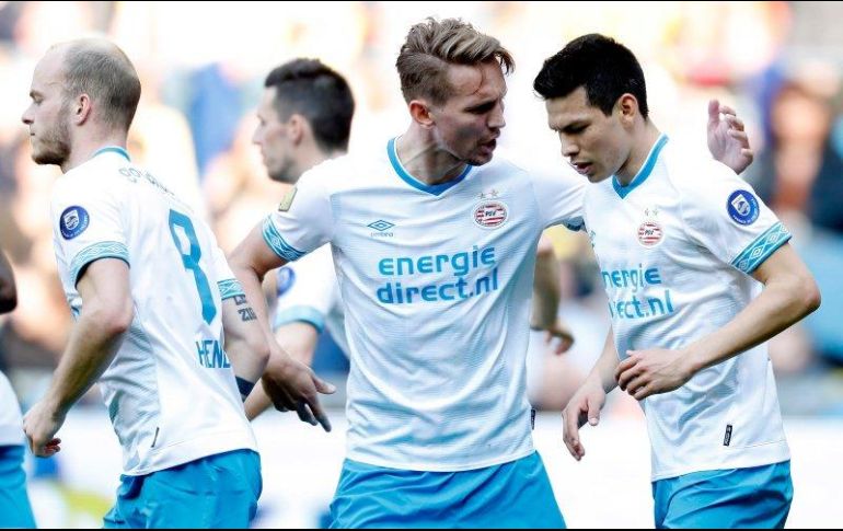 Lozano (D) y de Jong (C) anotaron los goles de lo Granjeros. TWITTER/@PSV