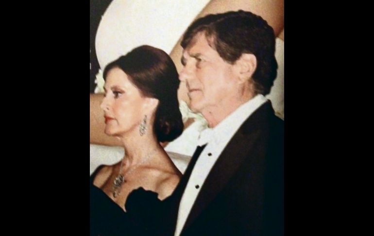 Por increíble que parezca ya pasaron ¡10 años! de la boda de Regina Álvarez Corcuera y Frederic Mery-Sanson Desvignes. Ella, una de las tapatías más guapas que ha dado Guadalajara en los últimos tiempos, además de inteligente y talentosa. La ceremonia religiosa se había verificado en San Pedro Apóstol en la villa de Zapopan y reunió a buena parte de los mejores apellidos de prosapia de esta metrópoli y de la Cd. de México. La recepción para unos 600 invitados, jóvenes en su mayoría, tuvo lugar en los Jardines de “La Florida” impecablemente decorada por la mamá de la novia… ¡todo un suceso! CORTESÍA / F. Partida