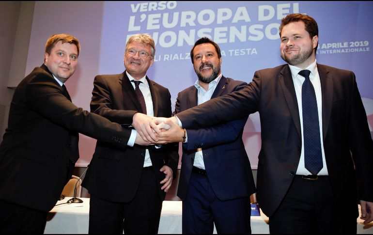 Salvini se reunió con otros políticos de extrema derecha en Milán. AP / L. Bruno