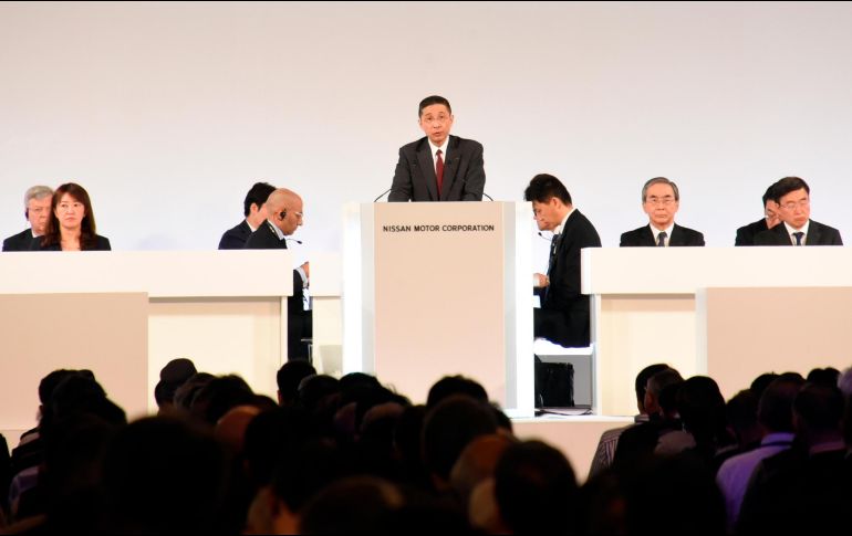 Hiroto Saikawa (c), el actual máximo directivo de Nissan, habla durante la reunión de accionistas en Tokio. AP/Nissan Motor Co.