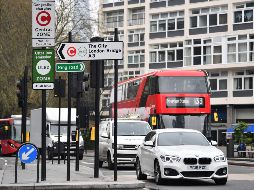 Las nueva señales de la zona de emisión ultra baja (Ulez) ya se observan en el centro de Londres. AFP/B. Stansall