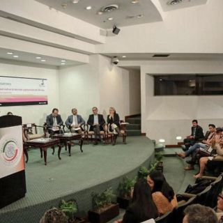 Osorio Chong alerta sobre recortes a programas para atender el Sida