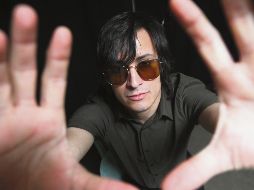 El músico tapatío posa para las cámaras de este medio durante su entrevista en Guadalajara. EL INFORMADOR / E. Barrera