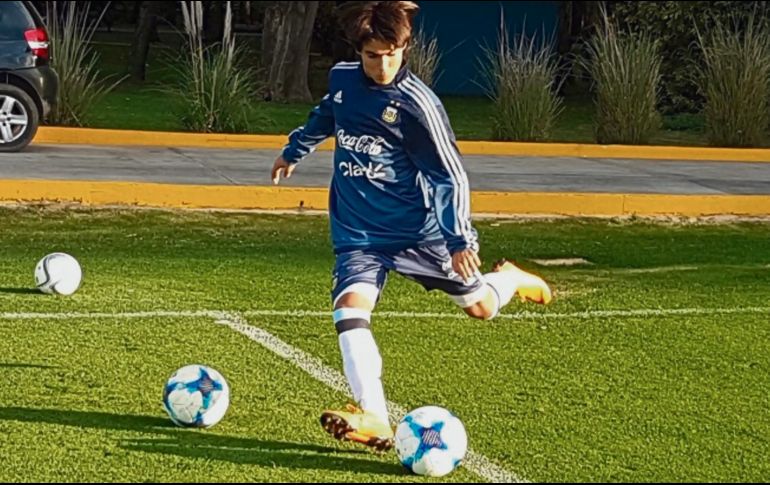 El juvenil mexicano ya jugó con la Selección de Argentina en las categorías Sub-15 y Sub-17. @LukaRomero10