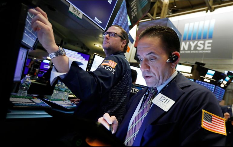 El NYSE Composite también baja 66.51 puntos (-0.51 por ciento) al colocarse en 12 mil 876.83 unidades. AP / ARCHIVO