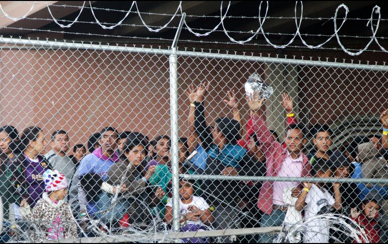El Gobierno de Trump argumenta que la política de devolver a migrantes responde a una crisis en la frontera sur que ha saturado la capacidad de las autoridades. AFP/ARCHIVO
