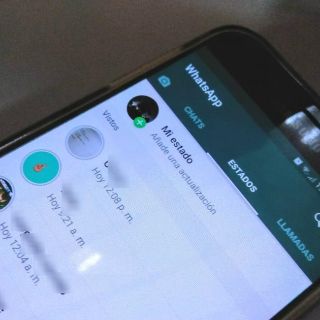 WhatsApp permitirá compartir historias en Facebook
