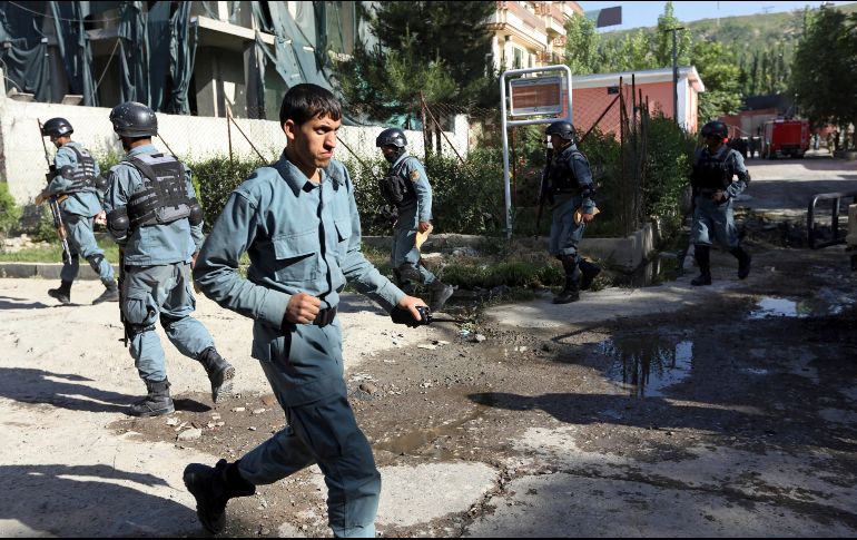 Luego del atentado, los insurgentes se llevaron armas y municiones. AP/ARCHIVO